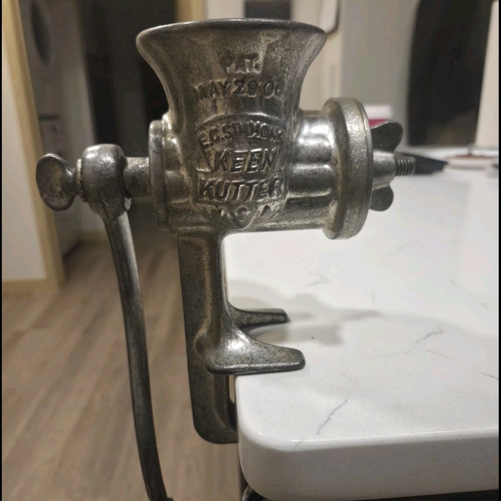 Original Vintage E.C.Dimmons KEEN KUTTER KK22 hand Crank Meat Grinder.
